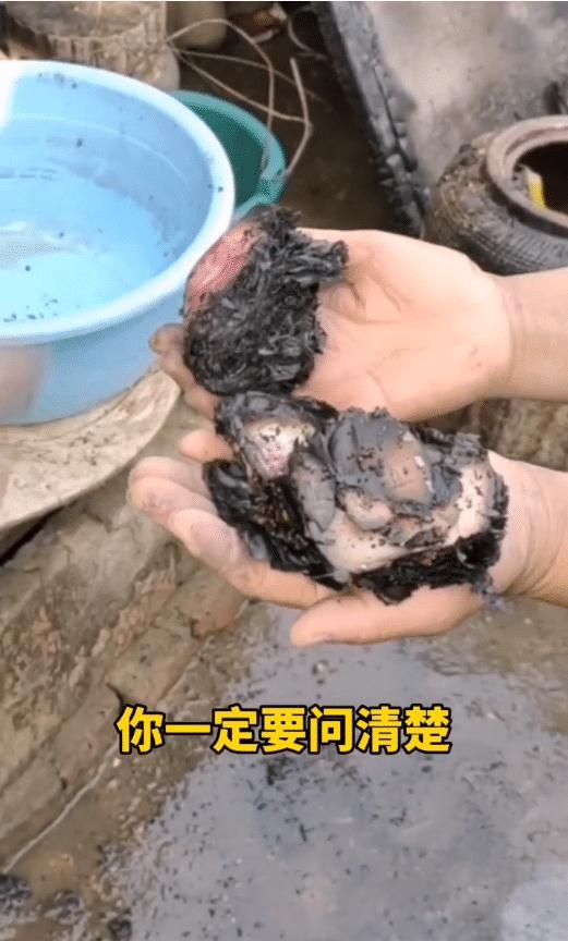 阜陽民房起火，老人的‘防老錢’化成了一堆黑炭